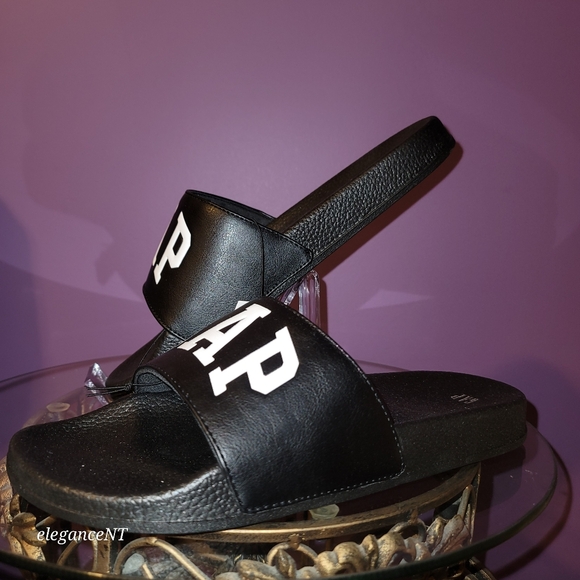 GAP Black/White Logo Pool Slides Sz: 10/11 NWT - Picture 7 of 10
